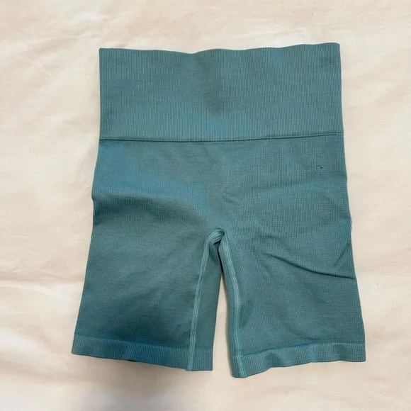 TNA Ribbed High-Waisted Biker Shorts - Picture 2 of 6